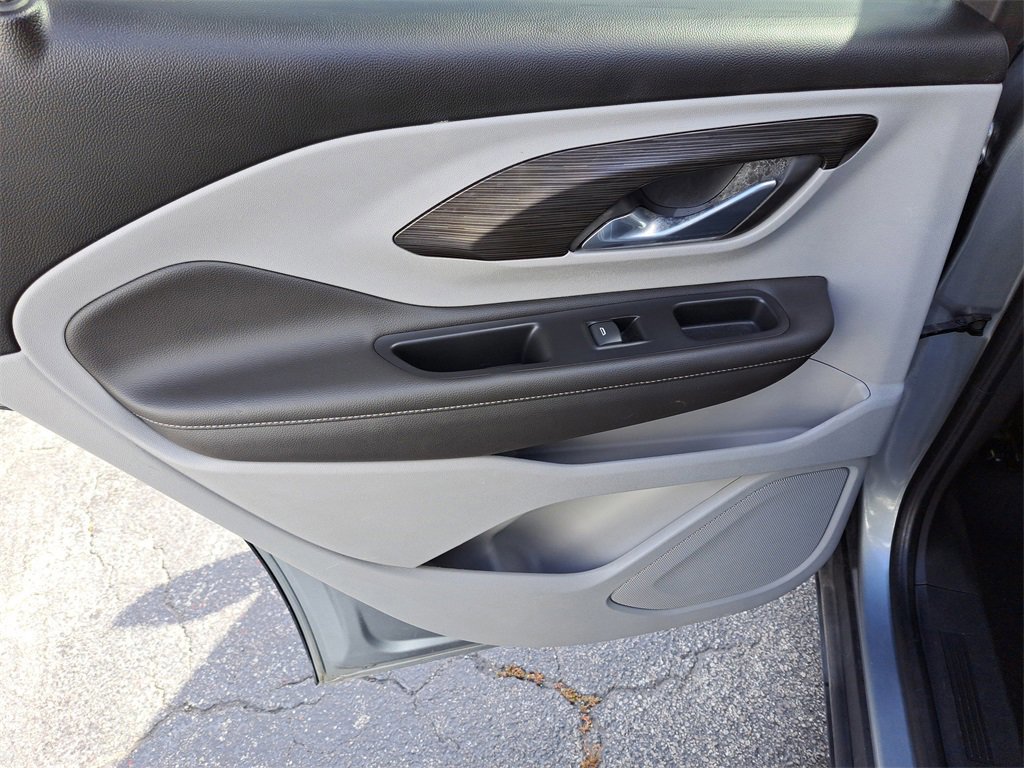 Used 2023 GMC Terrain SLT w/ Infotainment Package II image 7