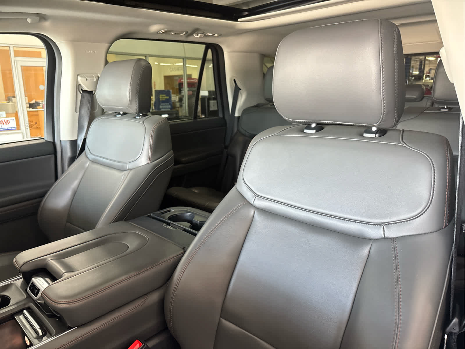 Certified 2025 Ford Expedition Active AWD/4WD image 24