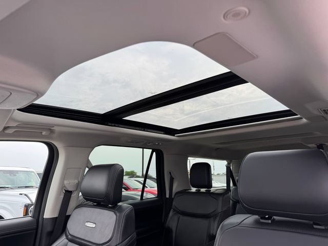 Certified 2025 Ford Expedition Max Platinum w/ Driver's Package AWD/4WD image 31