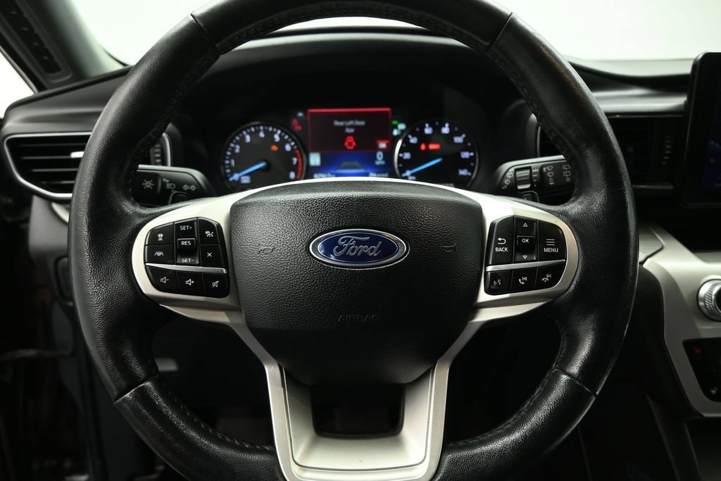 Certified 2021 Ford Explorer XLT w/ Equipment Group 202A RWD image 11