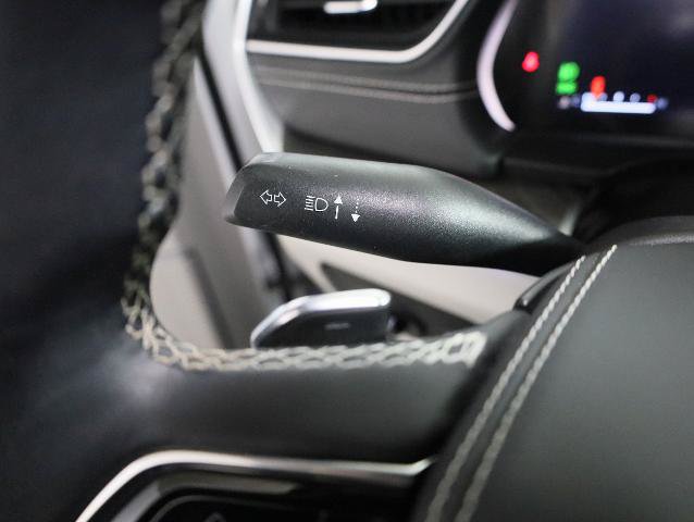 Used 2022 Jeep Grand Cherokee Overland w/ Luxury Tech Group IV AWD/4WD image 13