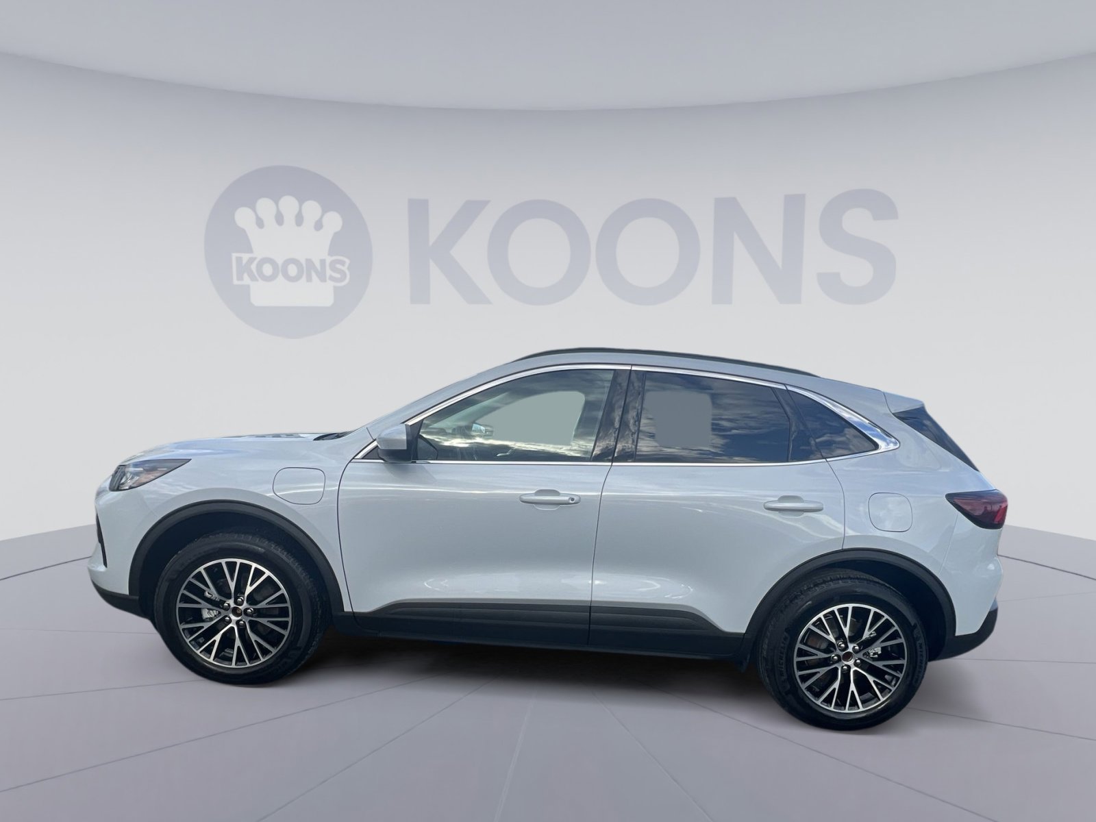 Certified 2025 Ford Escape SE image 2