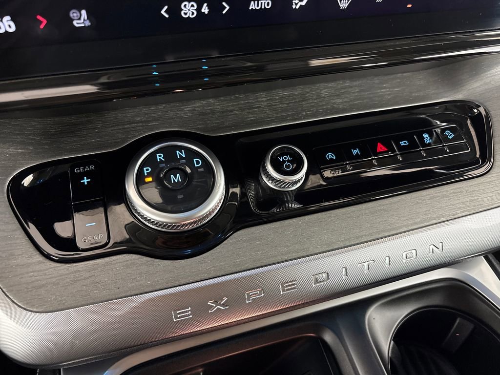 Certified 2025 Ford Expedition Platinum image 28