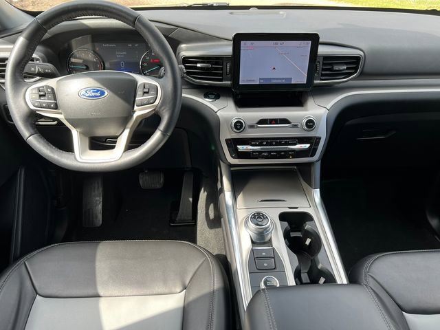 Certified 2023 Ford Explorer XLT w/ Equipment Group 202A image 4