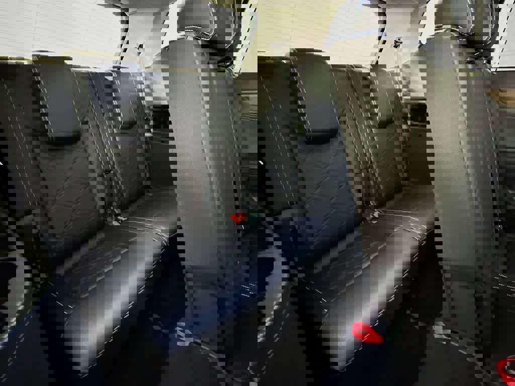 Used 2025 Volkswagen Atlas SE image 30