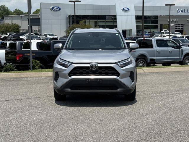 Used 2025 Toyota RAV4 XLE AWD/4WD image 2