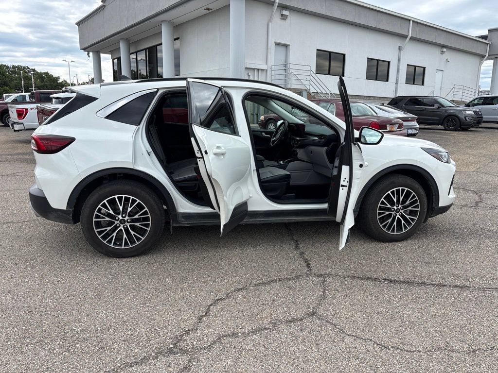 Certified 2023 Ford Escape SE FWD image 8