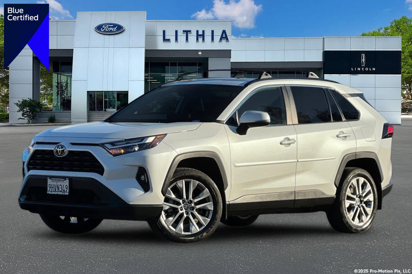 Used 2023 Toyota RAV4 XLE Premium image 1