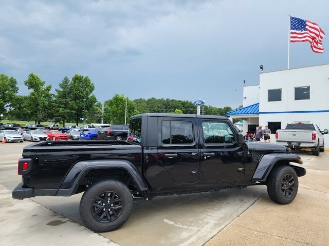 Used 2022 Jeep Gladiator Sport AWD/4WD image 15