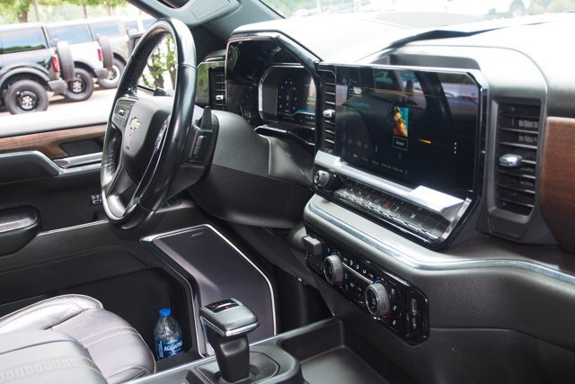 Used 2023 Chevrolet Silverado 1500 High Country w/ High Country Premium Package AWD/4WD image 11