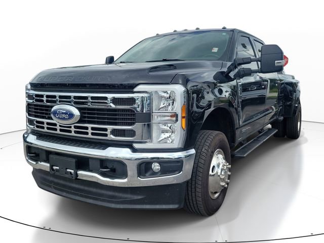 Certified 2025 Ford F350 XLT AWD/4WD image 2