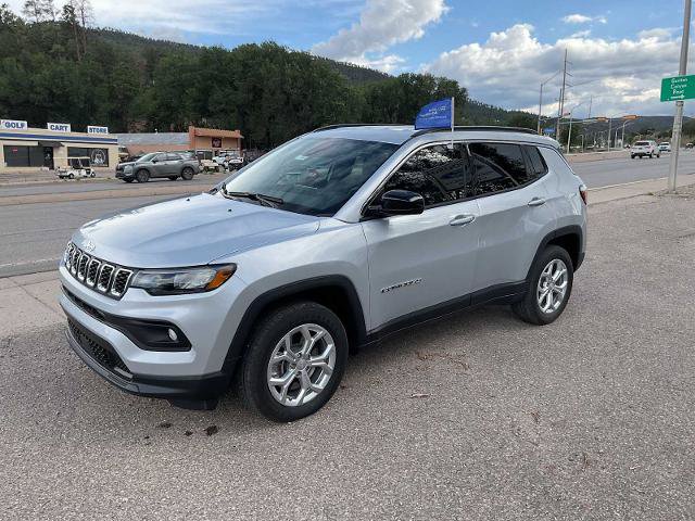 Used 2024 Jeep Compass Latitude AWD/4WD image 5