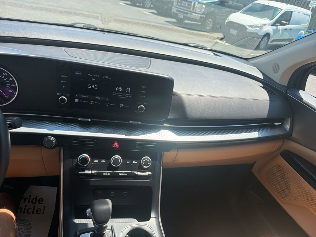 Used 2024 Kia Carnival LX FWD image 27