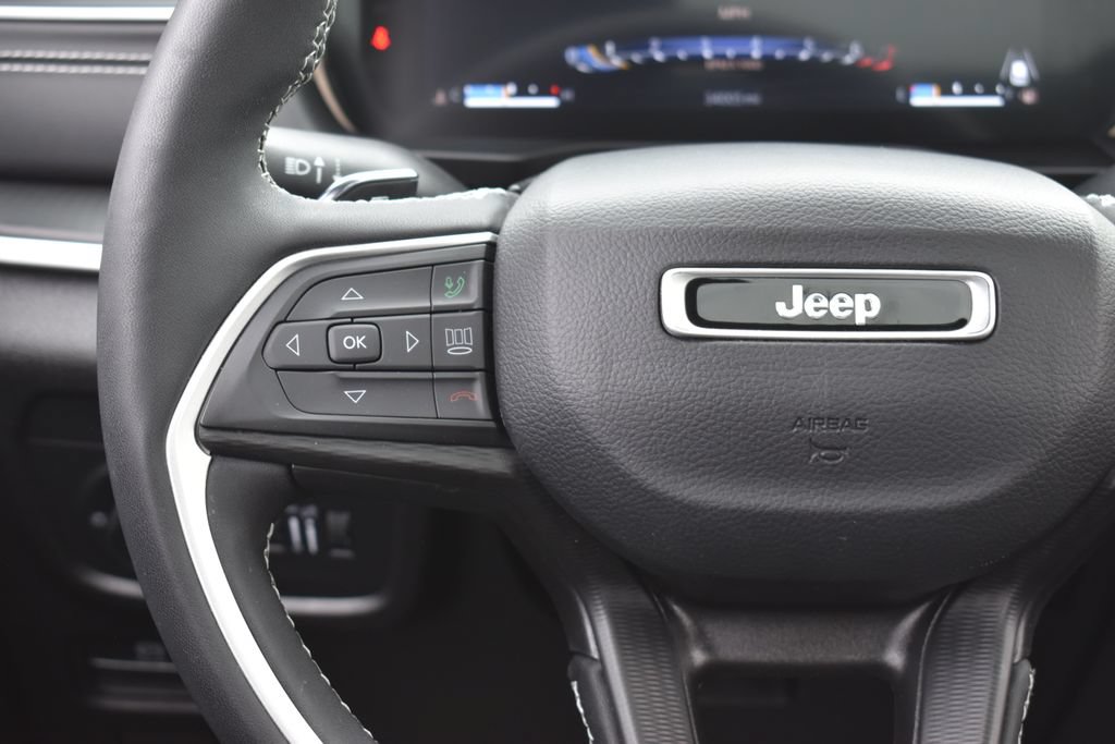 Used 2023 Jeep Grand Cherokee Altitude AWD/4WD image 15