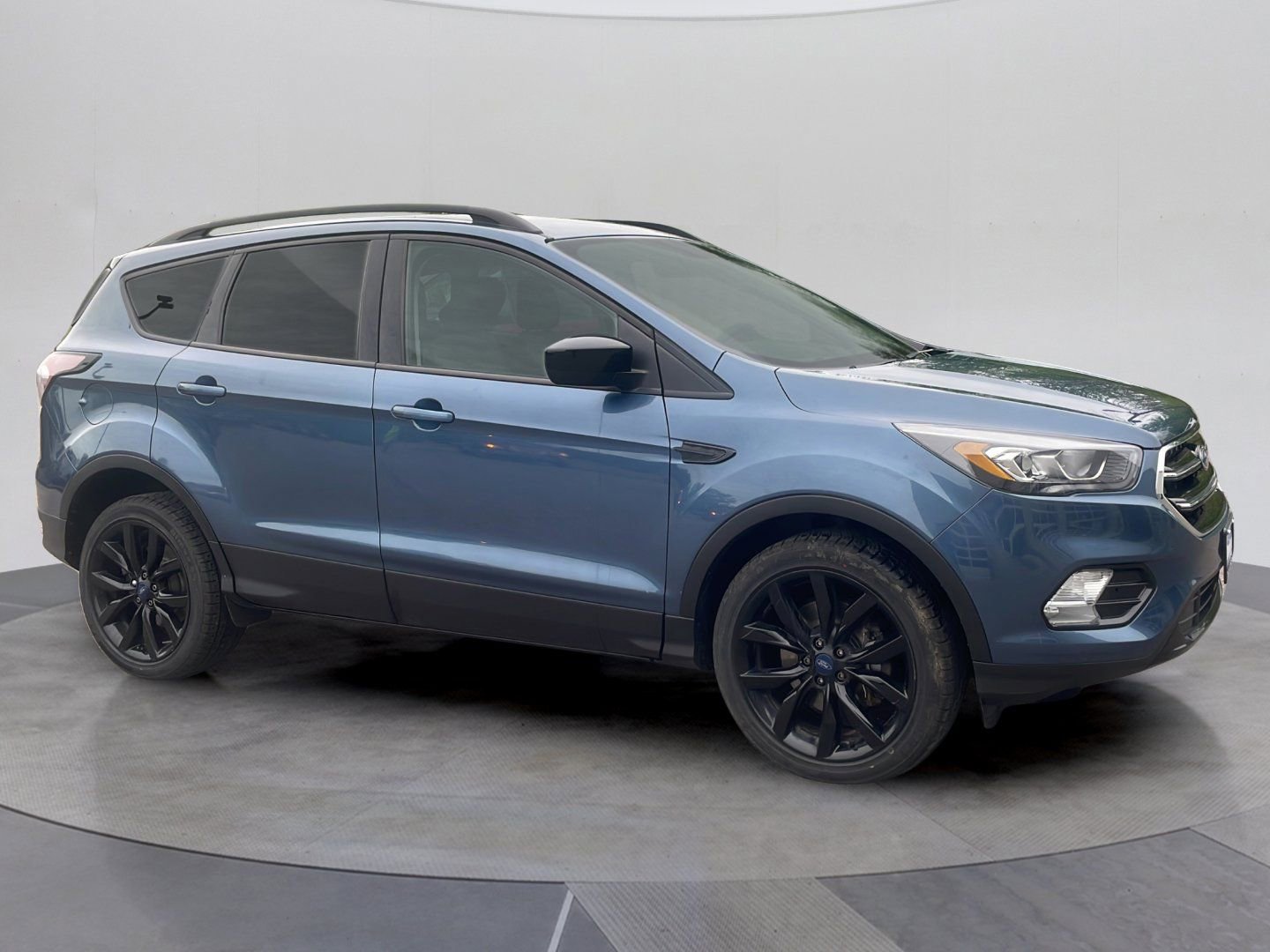 Certified 2018 Ford Escape SE w/ SE Sport Appearance Package AWD/4WD image 9