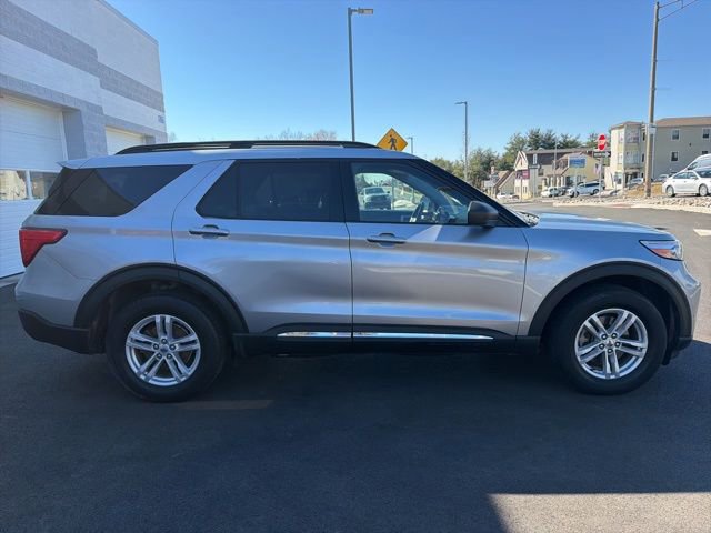 Certified 2022 Ford Explorer XLT w/ Equipment Group 202A image 3