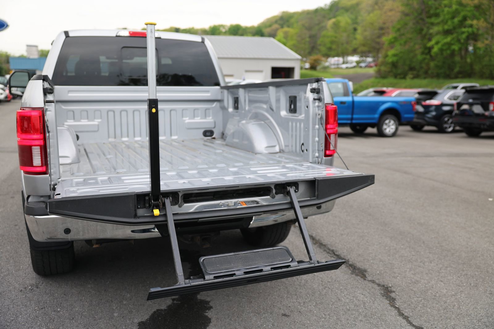 Certified 2020 Ford F150 Lariat w/ Equipment Group 502A Luxury AWD/4WD image 16