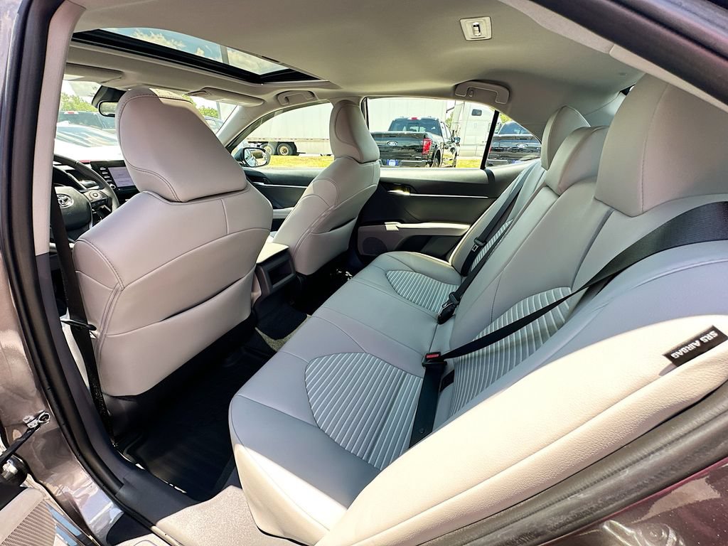 Used 2024 Toyota Camry SE FWD image 4