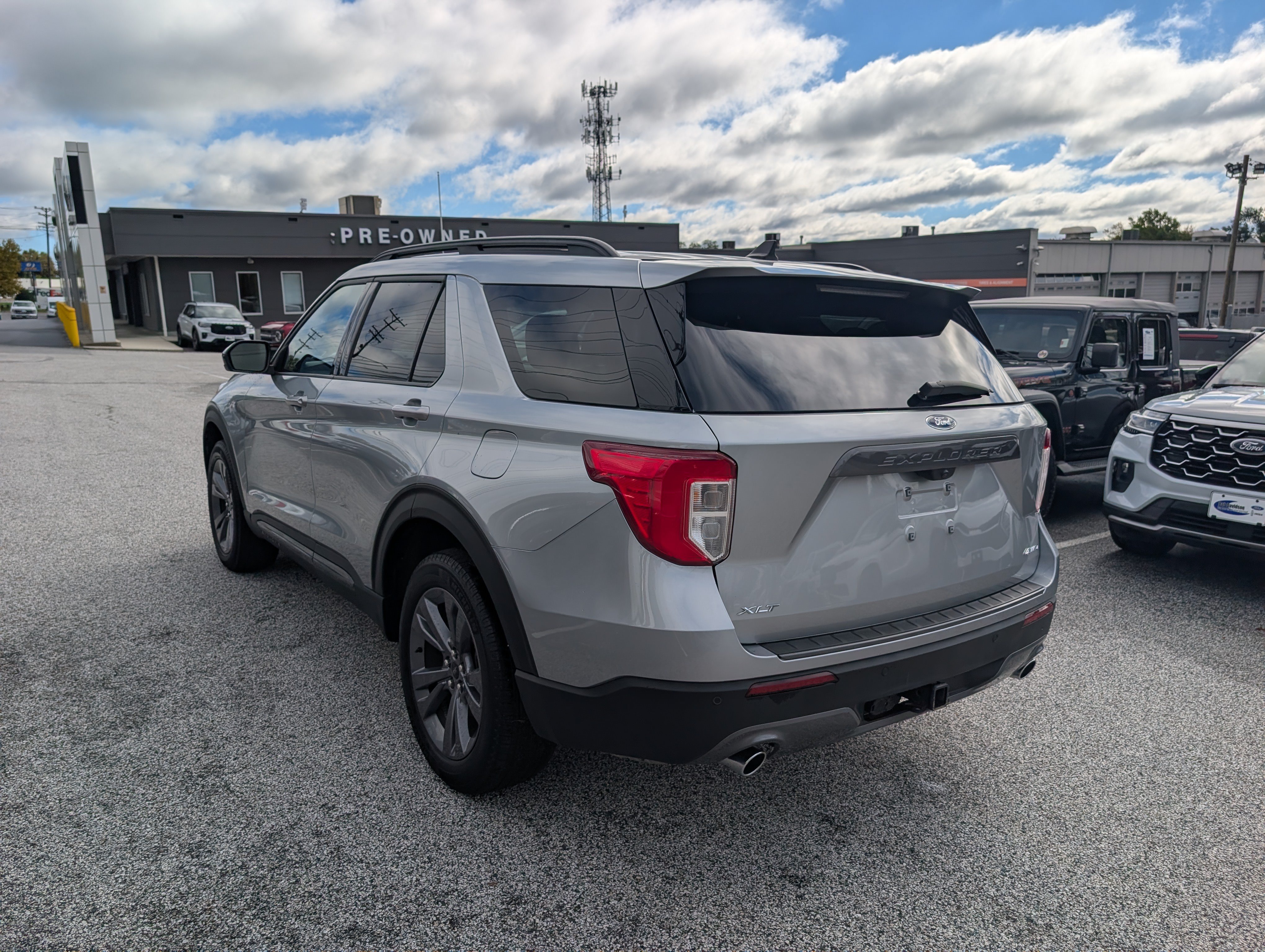 Certified 2023 Ford Explorer XLT w/ Equipment Group 202A AWD/4WD image 5