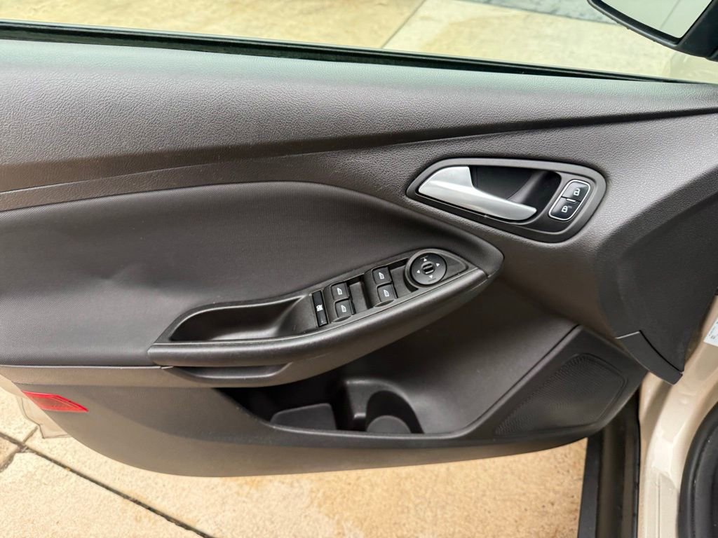 Certified 2018 Ford Focus SE image 23