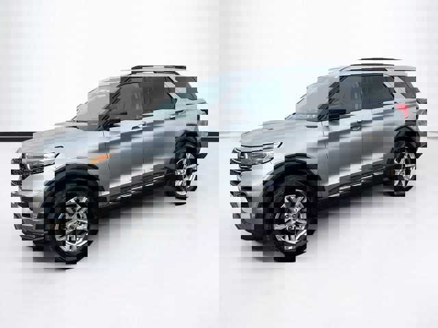 Certified 2022 Ford Explorer XLT image 2