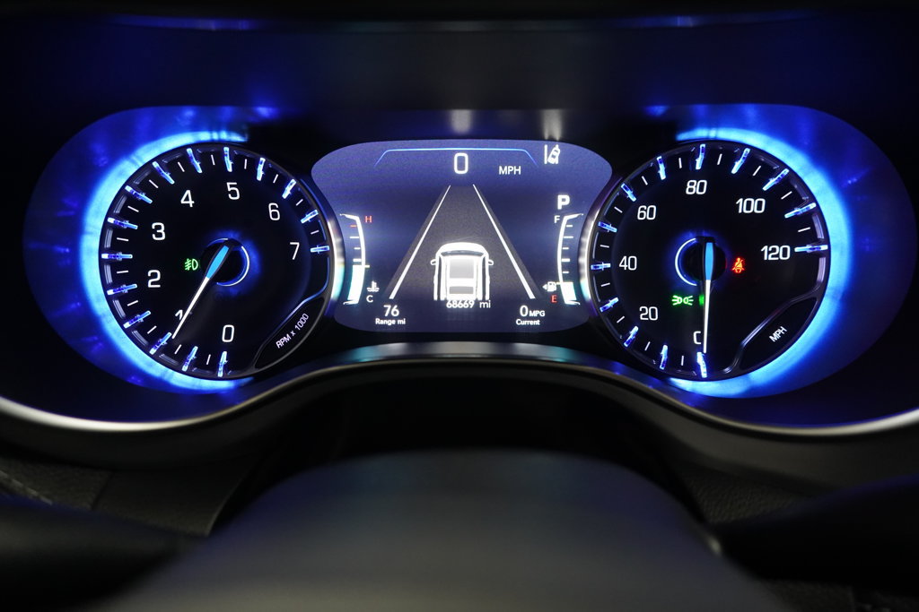 Used 2025 Chrysler Pacifica Limited FWD image 36