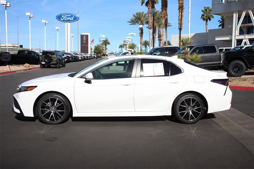 Used 2022 Toyota Camry SE w/ Convenience Package image 4