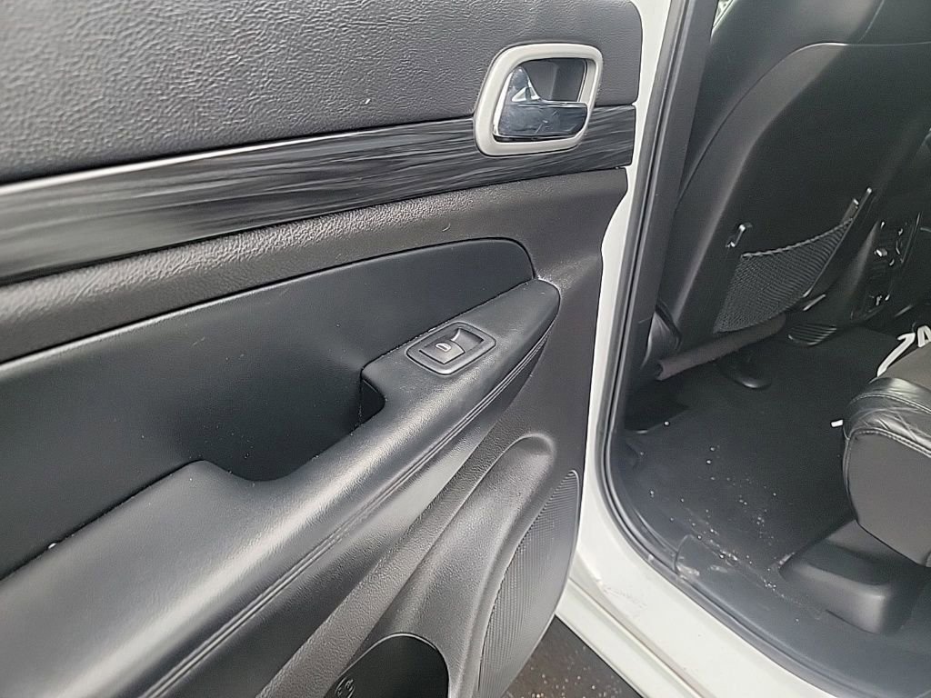 Used 2021 Jeep Grand Cherokee Laredo X image 32