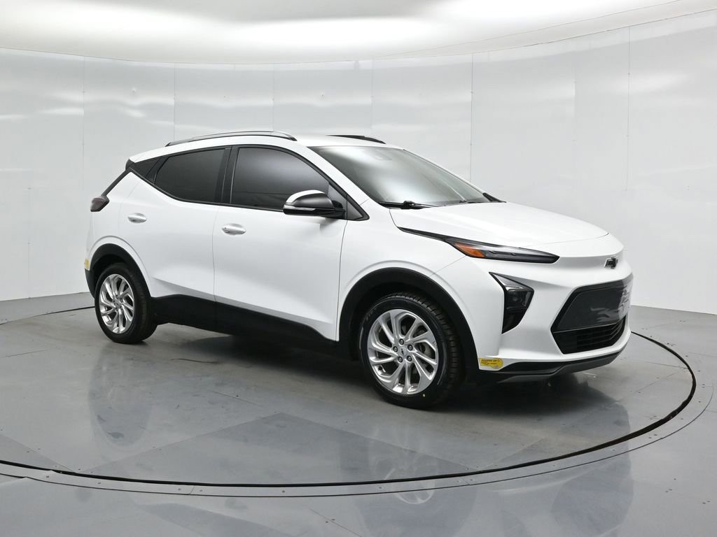 Used 2023 Chevrolet Bolt EUV LT w/ Driver Confidence Package image 2