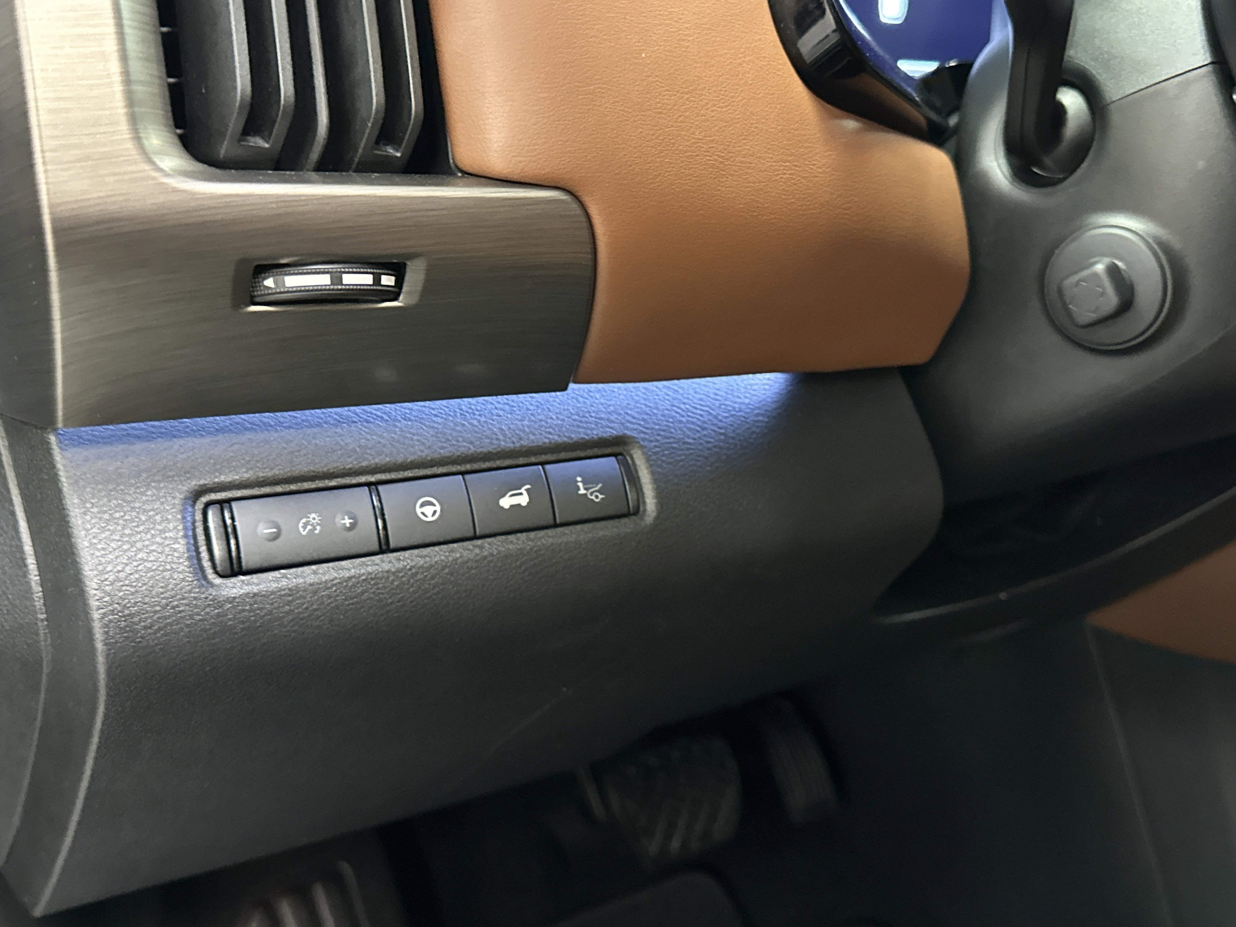 Used 2023 Nissan Pathfinder Platinum image 23