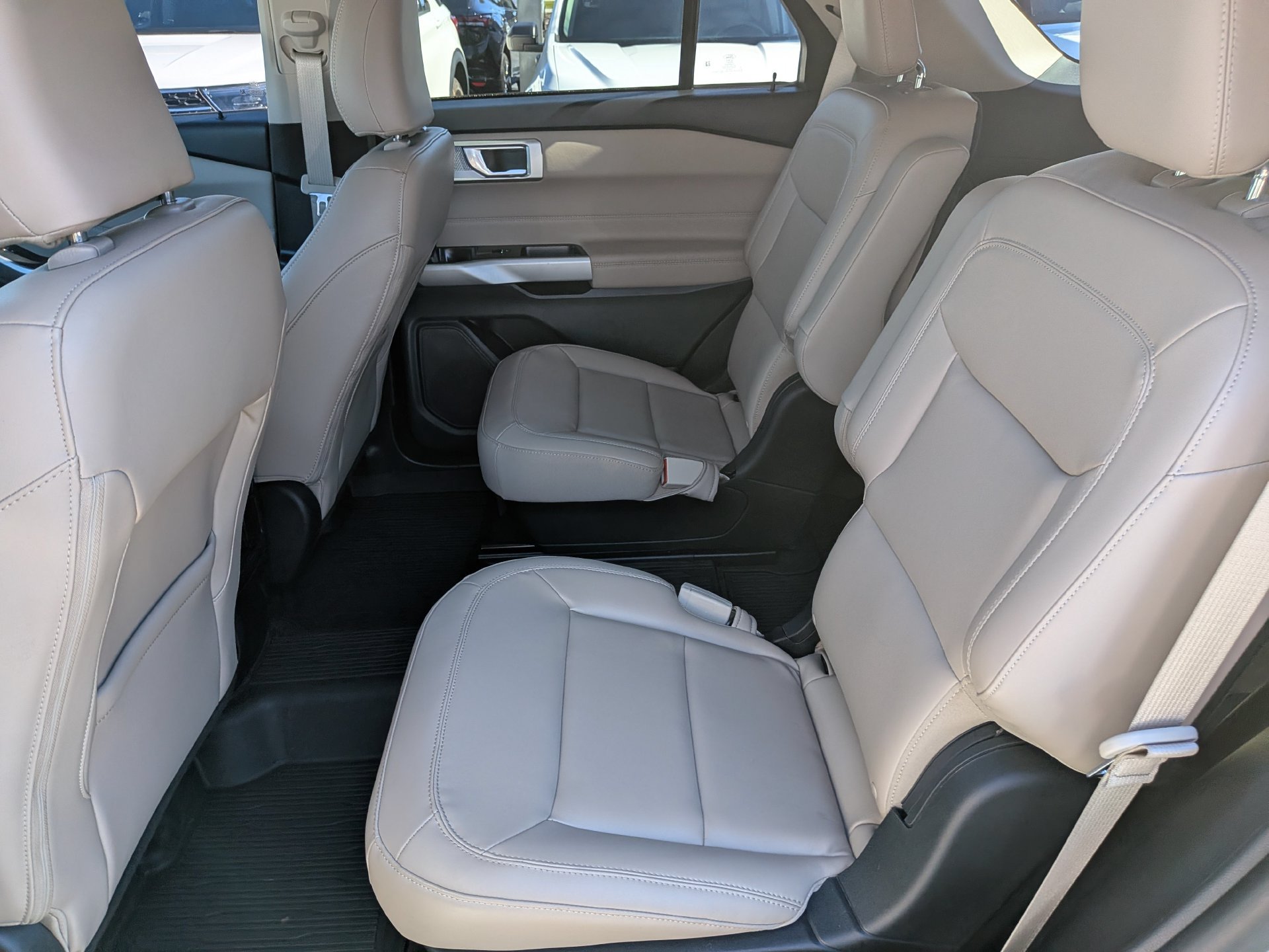 Certified 2023 Ford Explorer XLT w/ Equipment Group 202A RWD image 18