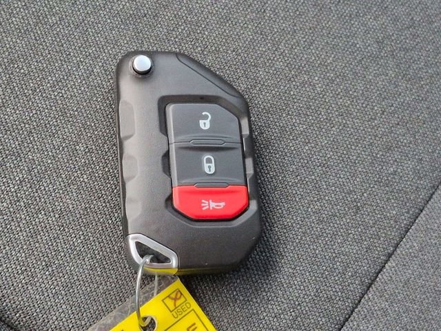 Used 2025 Jeep Gladiator Mojave AWD/4WD image 28