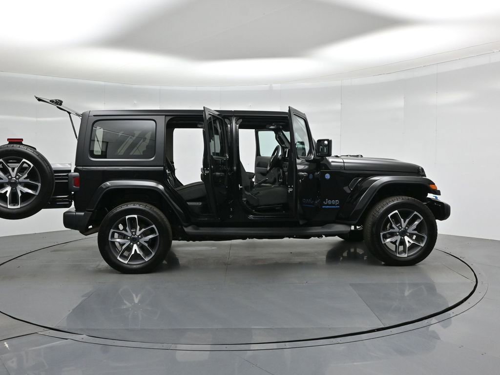 Used 2024 Jeep Wrangler Unlimited image 34