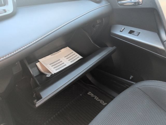 Used 2018 Toyota RAV4 XLE AWD/4WD image 49