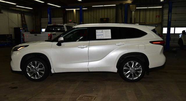 Used 2021 Toyota Highlander Limited image 2