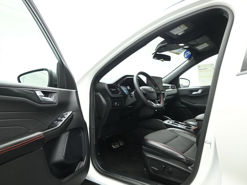 Certified 2023 Ford Escape ST-Line w/ Tech Pack #1 image 9