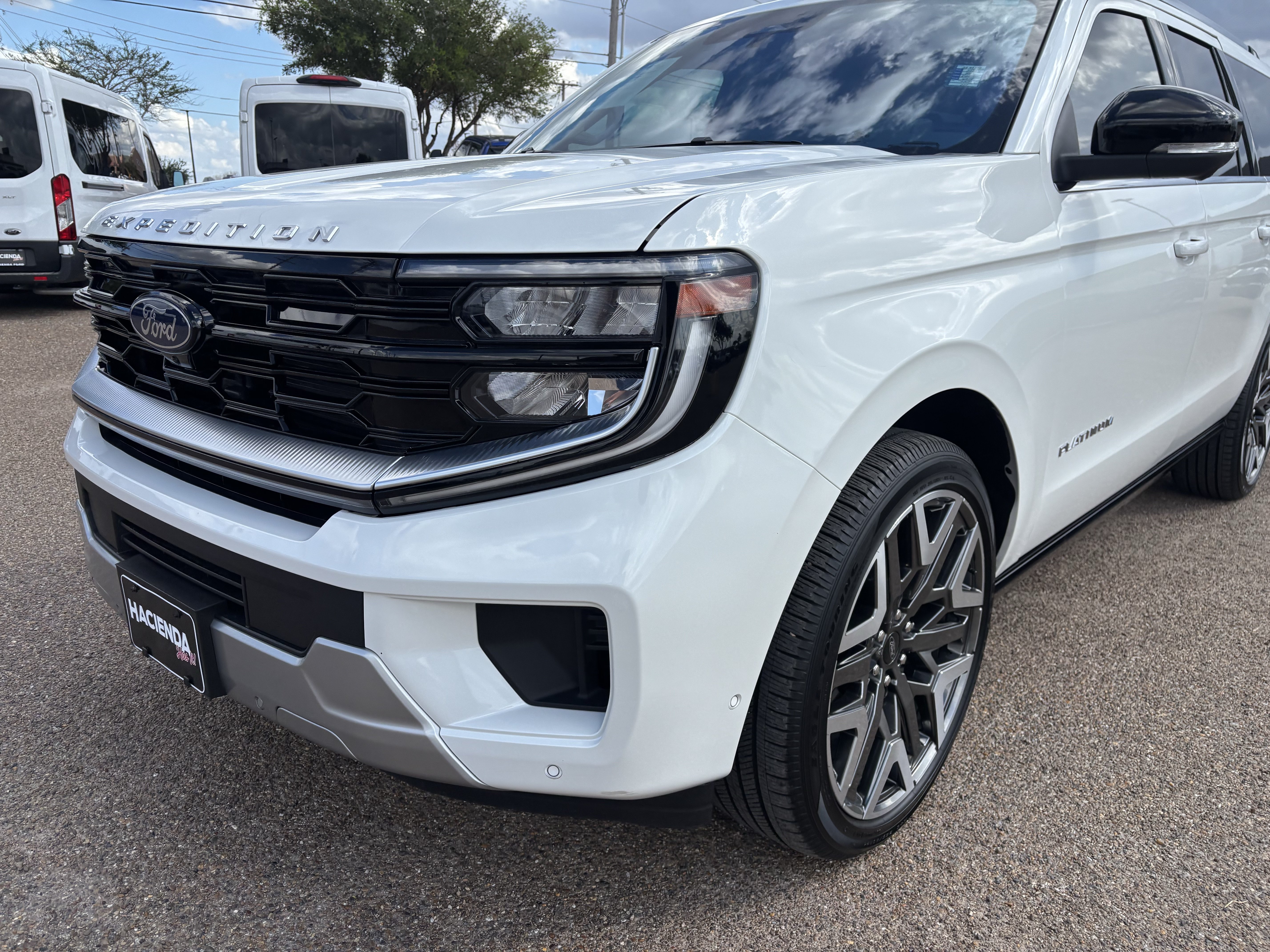 Certified 2025 Ford Expedition Max Platinum w/ Platinum Ultimate Package AWD/4WD image 7