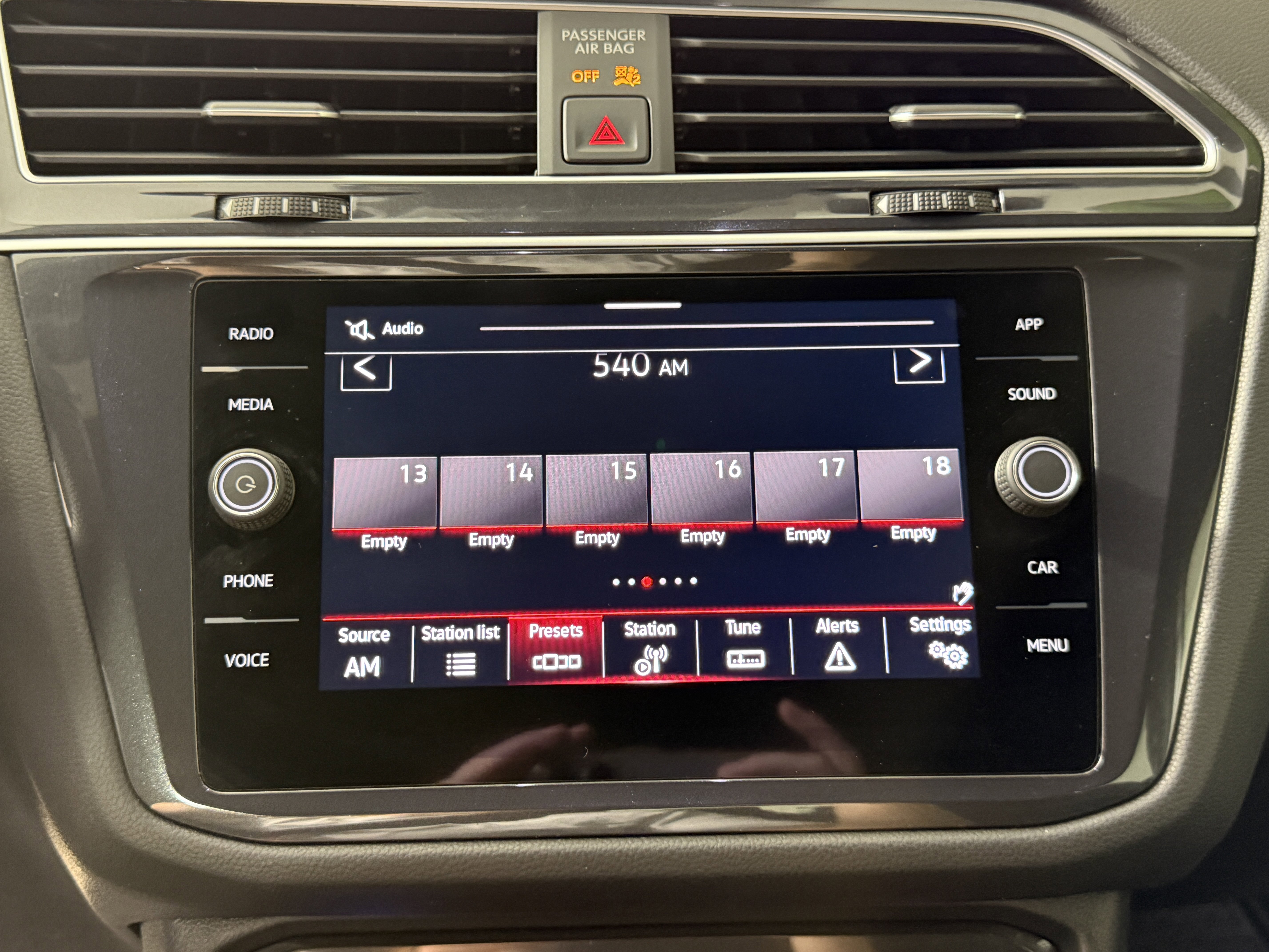 Used 2024 Volkswagen Tiguan SE R-Line image 18