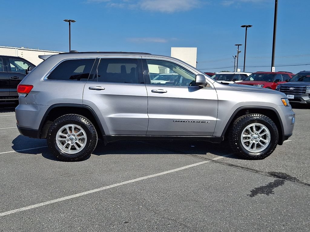 Used 2019 Jeep Grand Cherokee Laredo AWD/4WD image 7