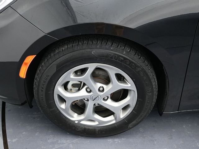 Used 2024 Chrysler Pacifica Limited image 9