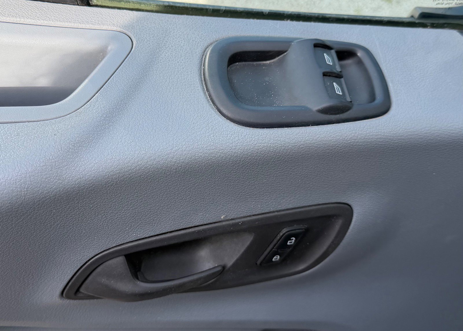 Certified 2019 Ford Transit 350 148 Medium Roof w/ Interior Upgrade Package image 25