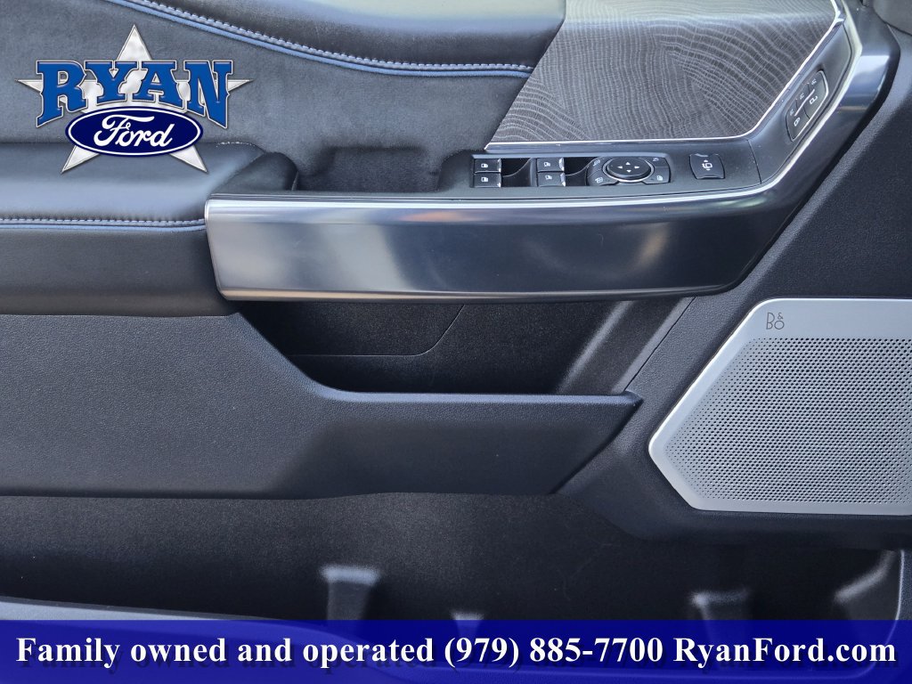 Certified 2025 Ford F250 Platinum w/ FX4 Off-Road Package AWD/4WD image 17