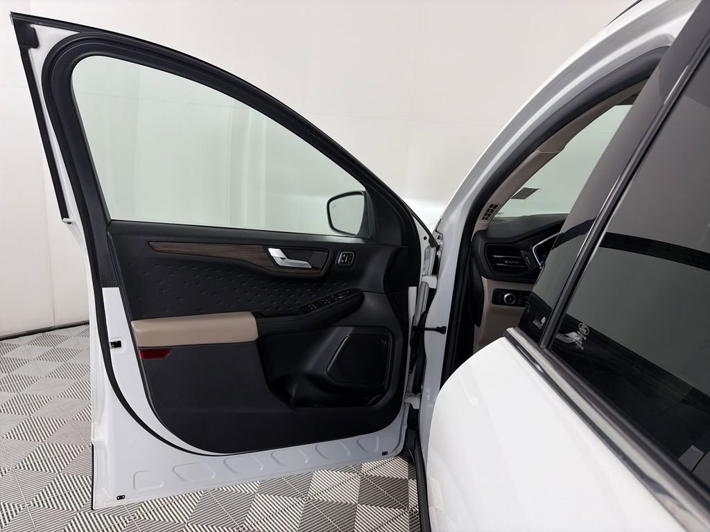 Certified 2020 Ford Escape Titanium image 10