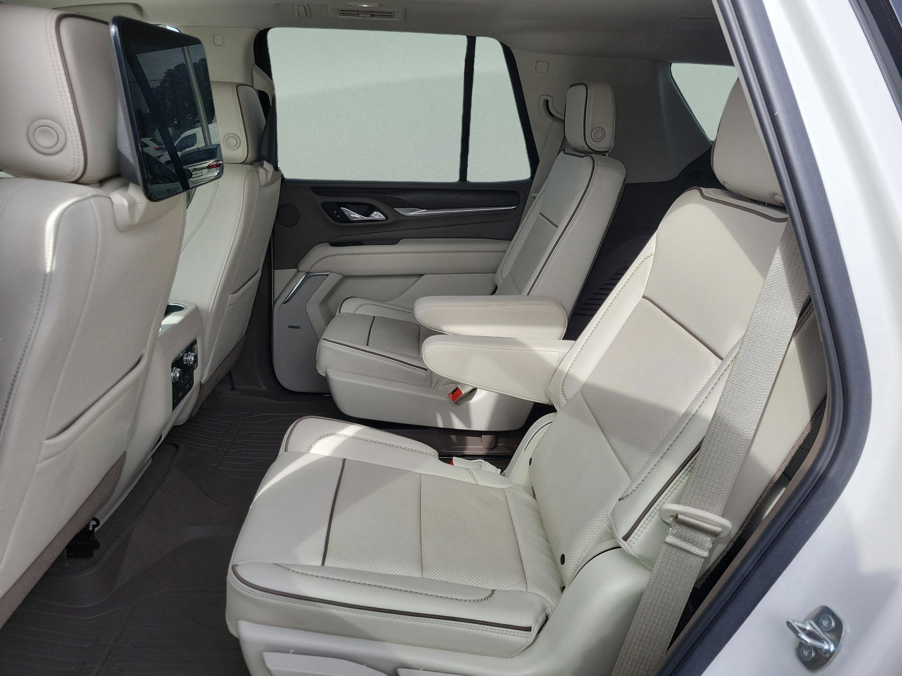 Used 2021 GMC Yukon Denali w/ Denali Premium Package image 24