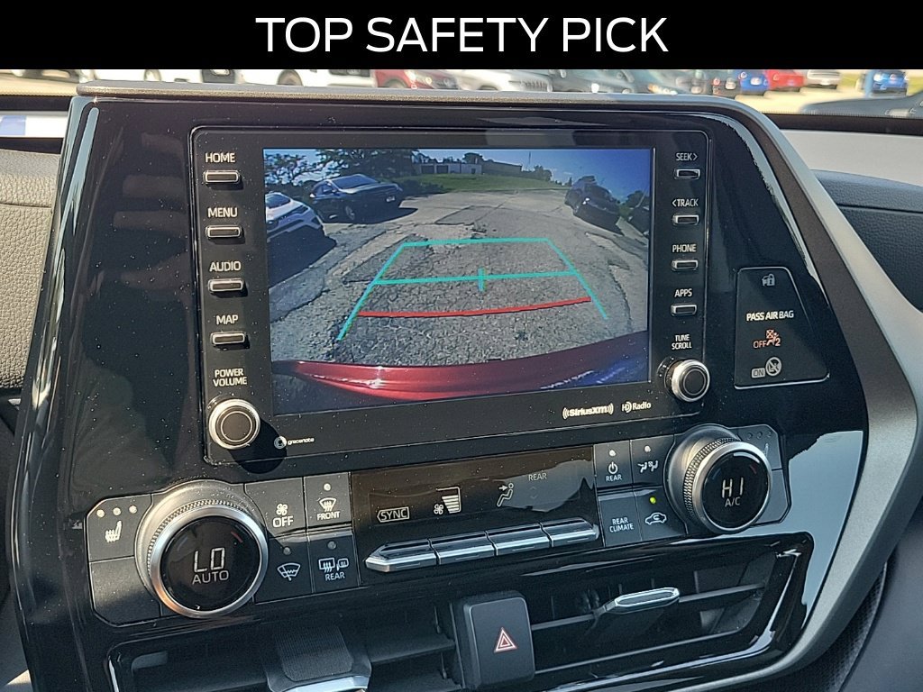 Used 2021 Toyota Highlander XLE AWD/4WD image 29