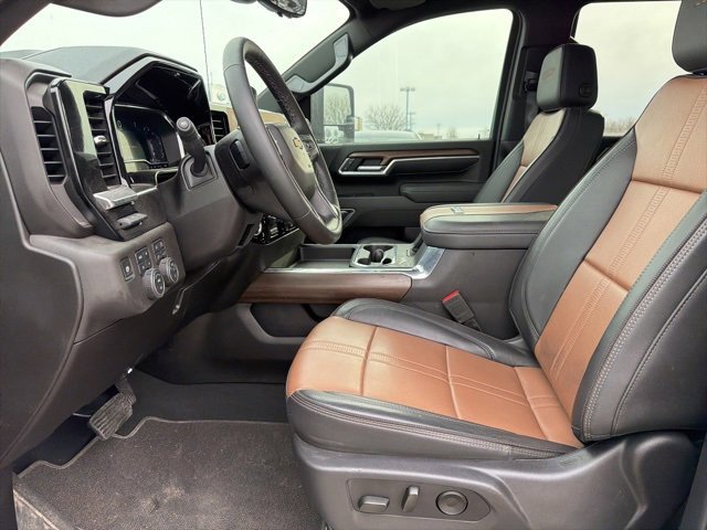 Used 2025 Chevrolet Silverado 3500 High Country w/ High Country Premium Package image 15