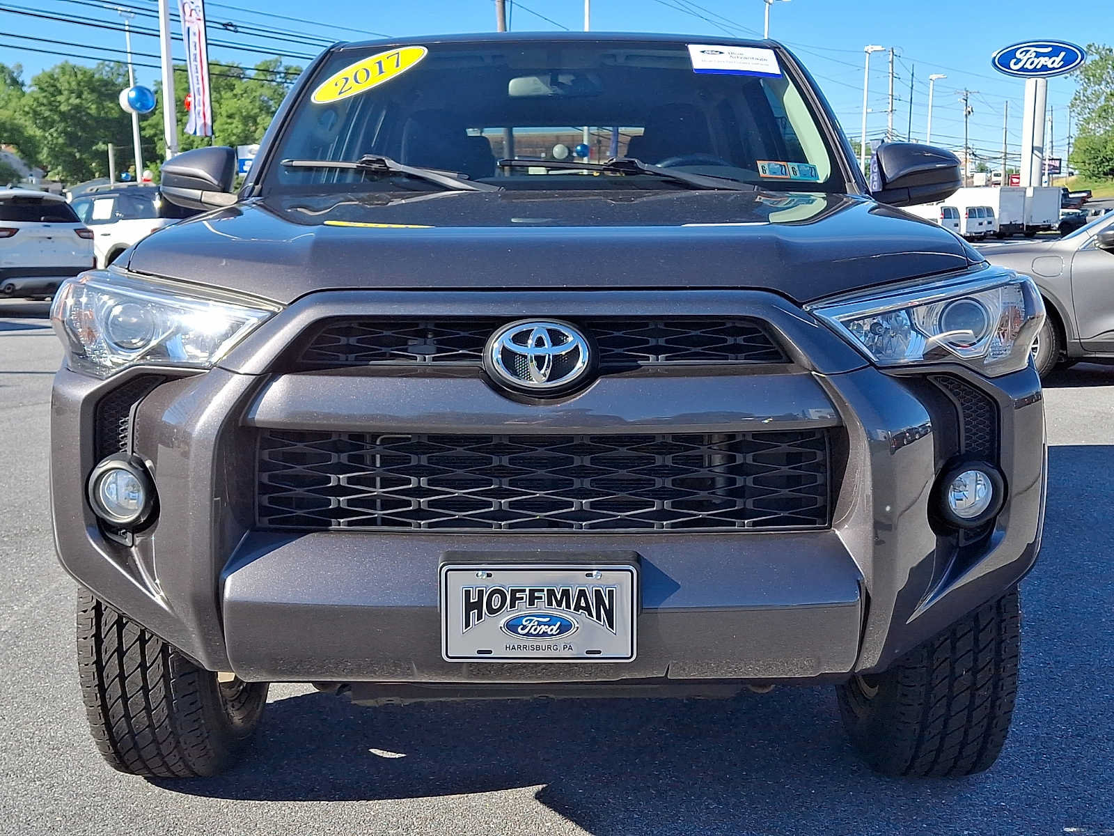Used 2017 Toyota 4Runner SR5 AWD/4WD image 2