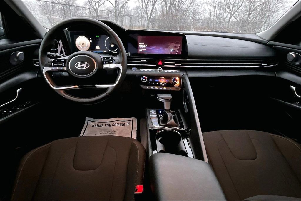 Used 2025 Hyundai Elantra SEL FWD image 14
