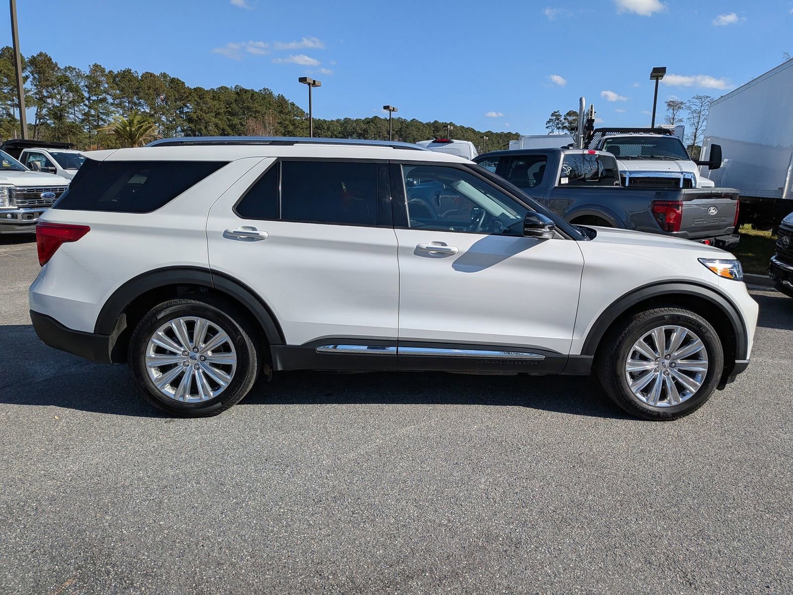 Certified 2023 Ford Explorer Limited w/ Equipment Group 301A image 6