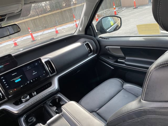 Certified 2025 Ford Expedition Max Platinum image 26